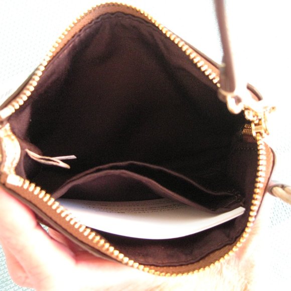 COACH F64233 Signature Corner Zip Wristlet - Picture 4 of 4